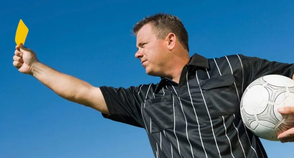 Luật xoá thẻ vàng trong bóng đá