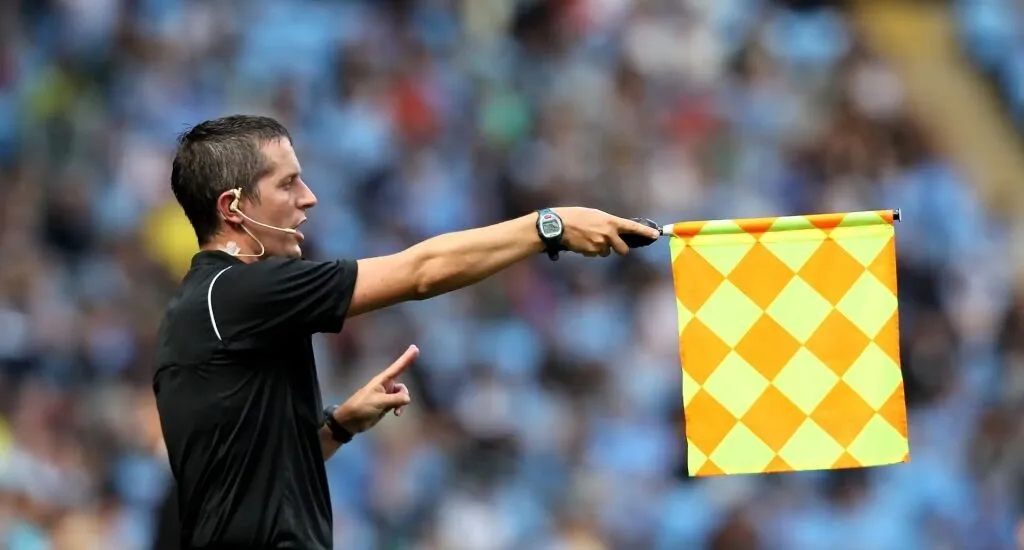 Luật việt vị trong bóng đá: Giải thích chi tiết và ví dụ minh họa