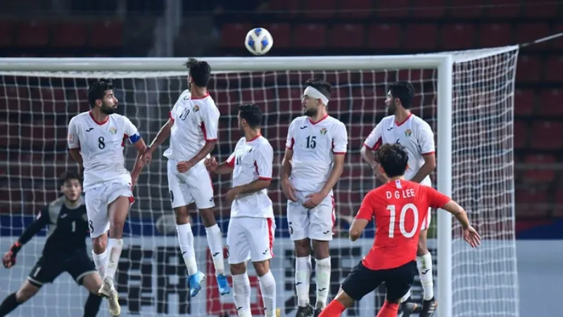 Khái niệm và phạm vi áp dụng của luật đá phạt bóng đá