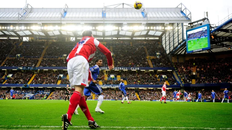 Các quyết định sau ném biên: bàn thắng, việt vị và lỗi chạm bóng