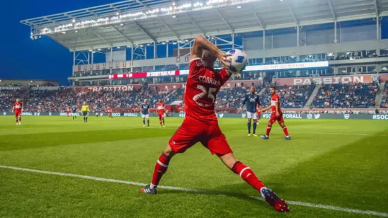 Luật Ném Biên Bóng Đá: Quy Định, Kỹ Thuật Và Lỗi Thường Gặp