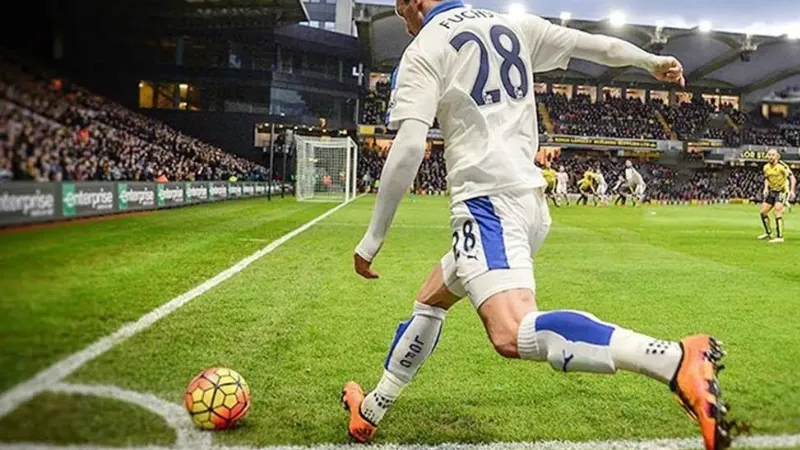 Thực hiện theo luật phát góc sân bóng Mini: trình tự và giới hạn