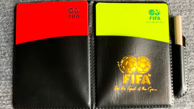 Khái quát và phạm vi áp dụng của luật thẻ phạt sân bóng Mini