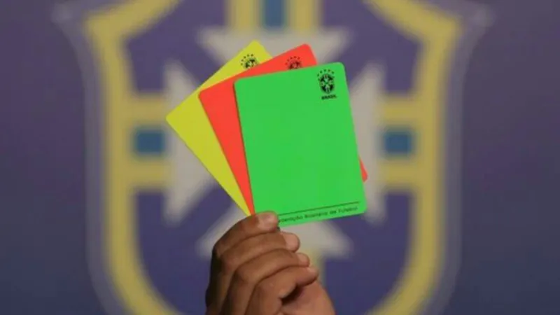 Quy trình trọng tài áp dụng và ghi nhận thẻ phạt