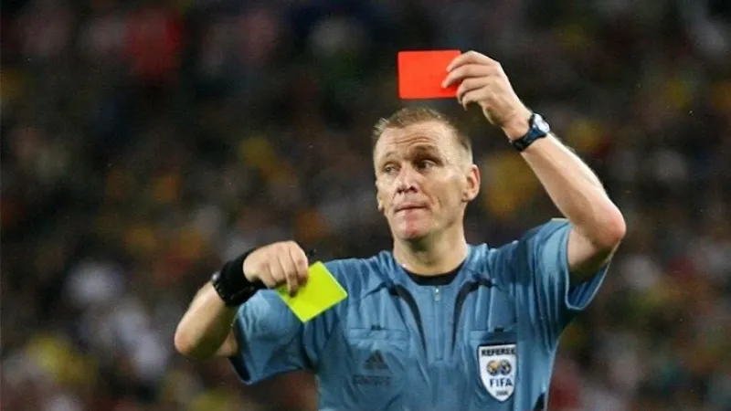 So sánh với luật bóng đá mini tiêu chuẩn và futsal