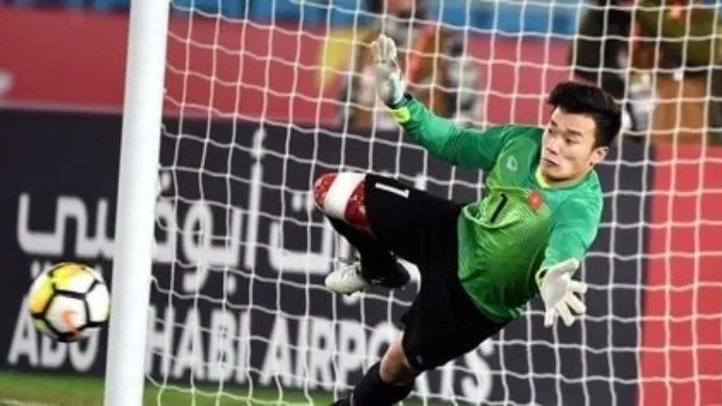 Lỗi và xử phạt theo luật thủ môn